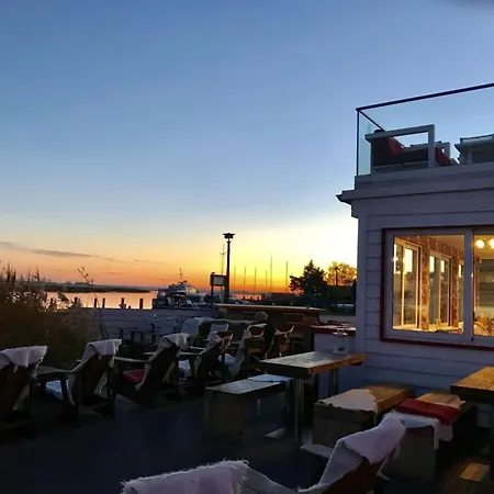 Marina Del Mar 아파트 *